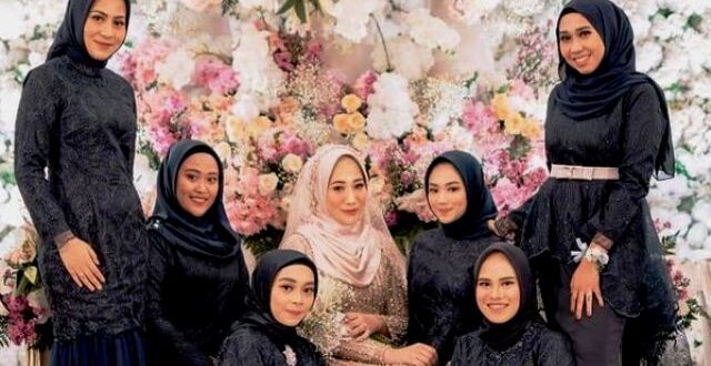 Rekomendasi Kebaya Hitam Fashionable