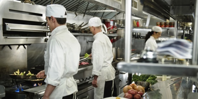 Mendalami Seni dan Dedikasi di Balik Dapur Chef Profesional yang Penuh Insprasi