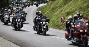 Tips Mengendarai Moge untuk Pemula Biar Kamu Nggak Grogi dan Makin Percaya Diri di Jalanan
