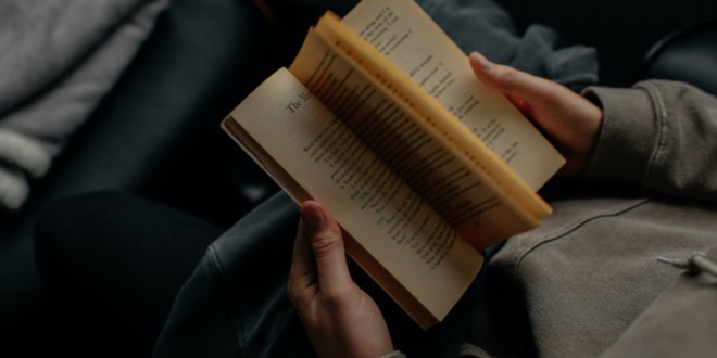 Review Novel Fiksi Terbaik Dari Fantasi hingga Drama Romantis