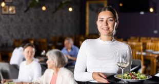 10 Tips Meningkatkan Kualitas Pelayanan Restoran Paling Ampuh