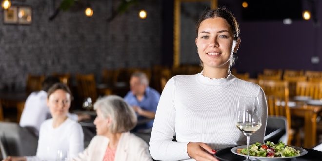 10 Tips Meningkatkan Kualitas Pelayanan Restoran Paling Ampuh